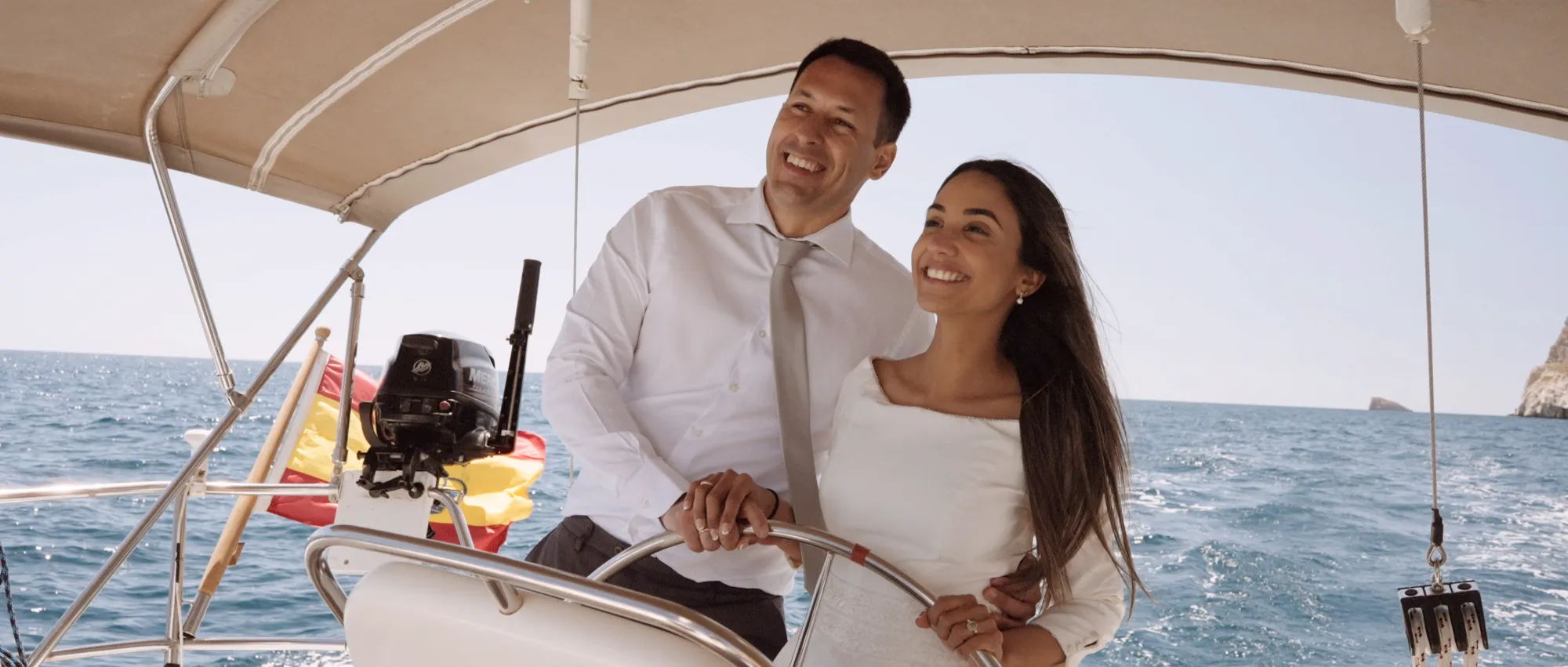 A sailboat Mediterranean ceremony isn’t only intimate—it’s cinematic.