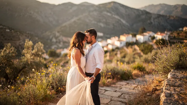 Elopement Photographer Confrides: Wild Air, Soft Frames 