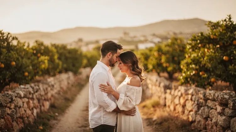 Elopement Photographer Mutxamel: Quiet Citrus-Grove Frames 